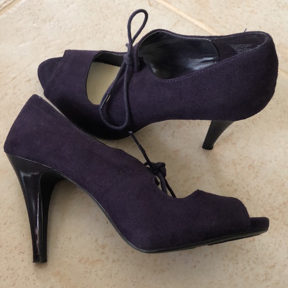 💜Fioni Faux Suede Purple peep toe mary jane style tie front heels - Picture 1 of 11